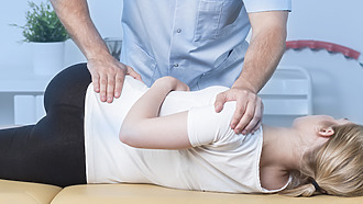 Cviky na bolesti bedrovej chrbtice sa naučíte s fyzioterapeutom